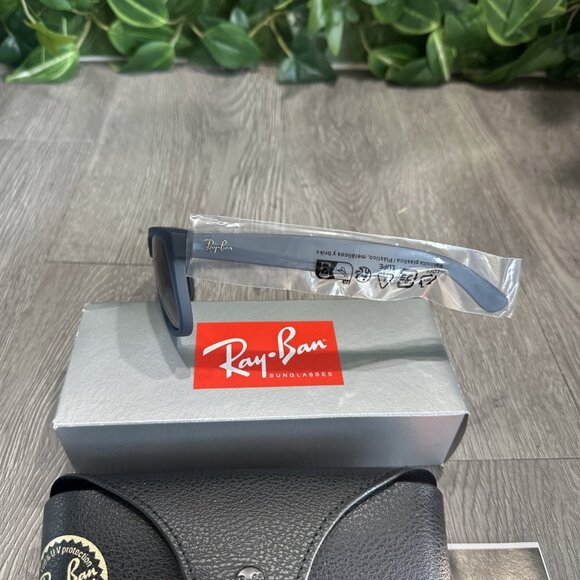 Ray-Ban Justin Rubber Blue Frame Grey Gradient  RB4165 6813/ 11  54 - Picture 2 of 7